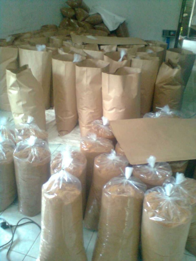 Gula semut kelapa, pemanis alami rendah GI & kaya nutrisi. Pelajari manfaat, cara penggunaan, dan dapatkan gula semut berkualitas di Gudang Lebah.